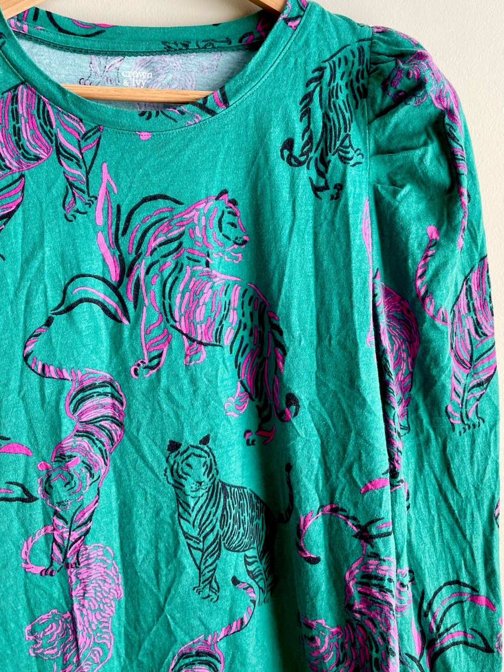 crown & ivy Emerald Green Long-Sleeve Top with Pink & Black Tiger Print - Picture 2 of 3